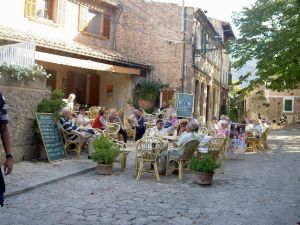 Spain-Mallorca-Valldemossa-Outdoor Cafe